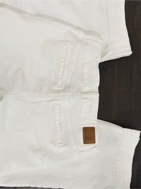 AE Stovepipe Crop White Jeans